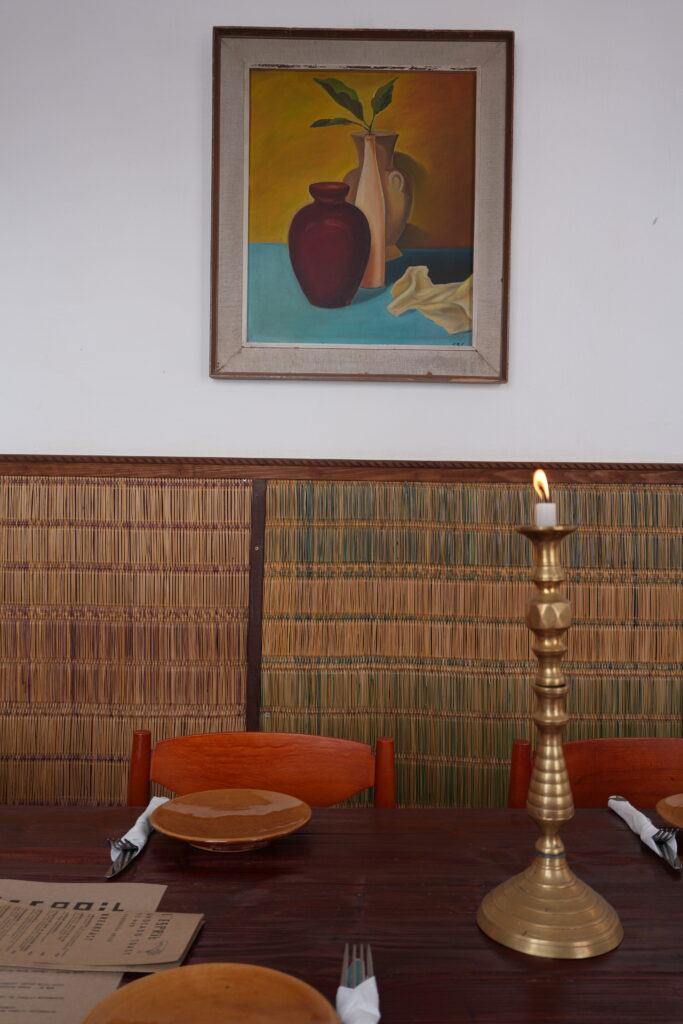 摩洛哥索維拉咖啡廳Café L'Esprit的二樓長桌用餐區