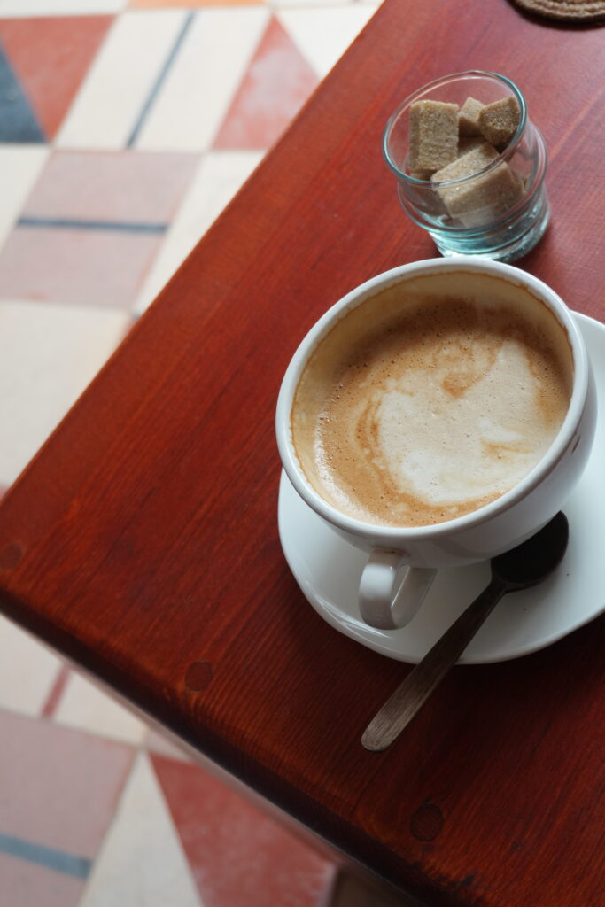 摩洛哥索維拉咖啡廳Café L'Esprit的熱拿鐵